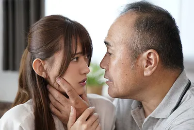 Bố người chồng phang người tình của con trai khi biết con trai vụng trộm và không còn quan tâm
