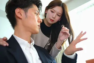 Vợ yêu đi đi chơi, ông xã ở nhà bị nhỏ em cô vợ gạ xxx không trượt phát nào